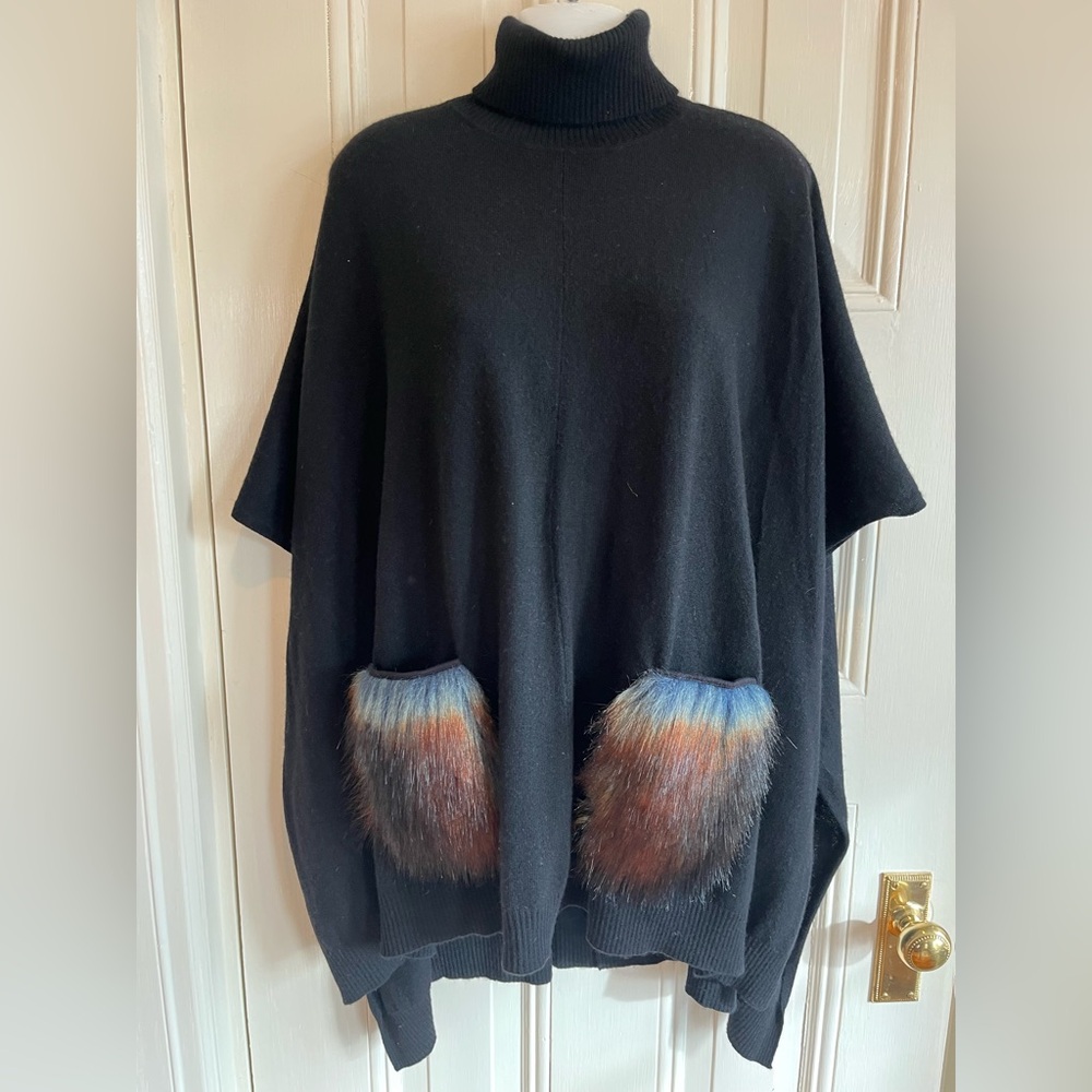 J McLaughlin Ella Poncho Black WoodlCashmere One Size NWT Furry Pockets $378 Ret